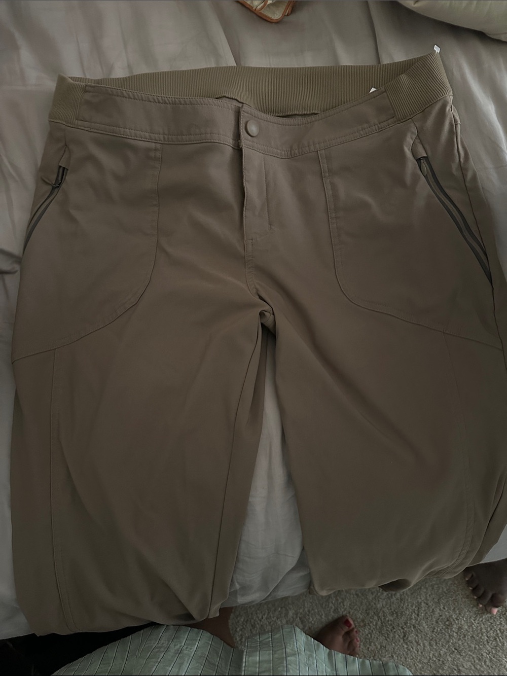 Women's Cargo Stretch Pants in Taupe